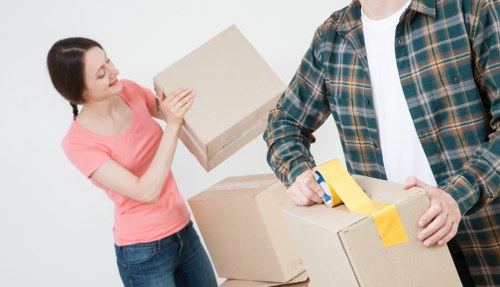 Moving truck service for flats and homes in North Kensington